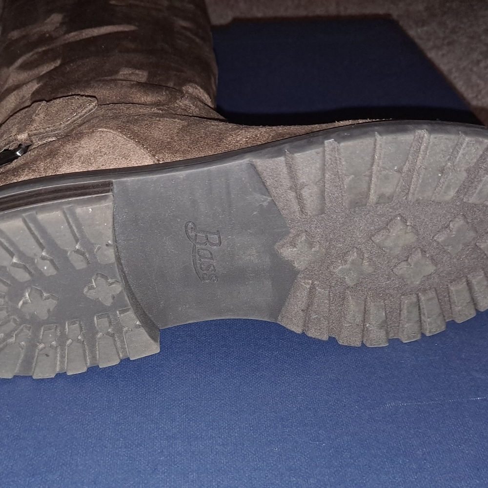 Boots - Picture 15 of 16